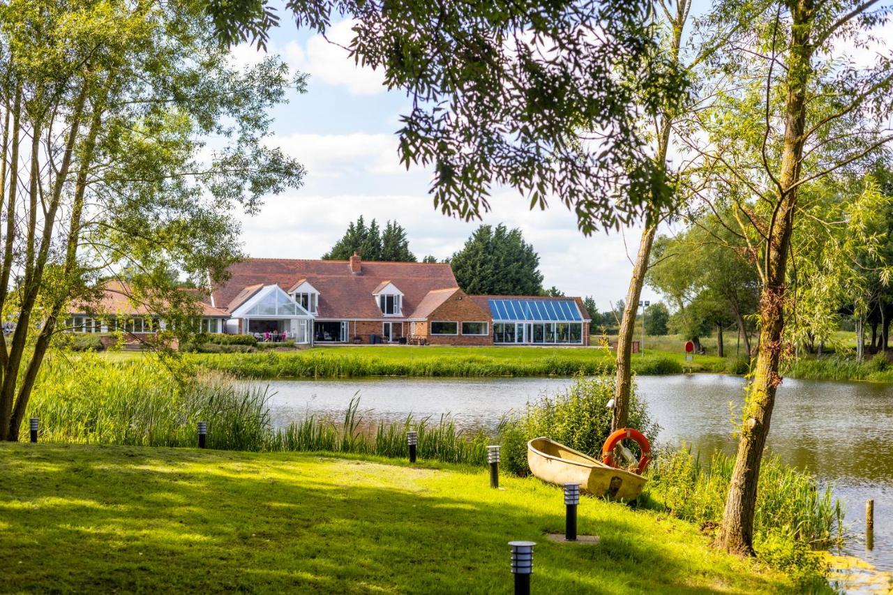 Kingfisher Hotel, Golf And Country Club Milton Keynes Eksteriør bilde